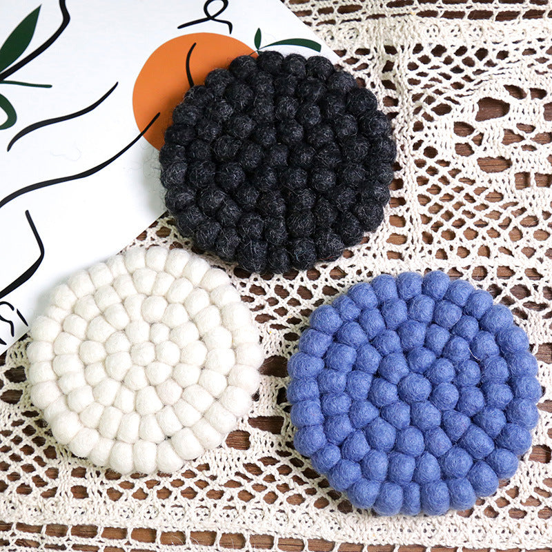 Anti-scald Tea Cup Temperament Pure Color Elegant Wool Ball Coaster